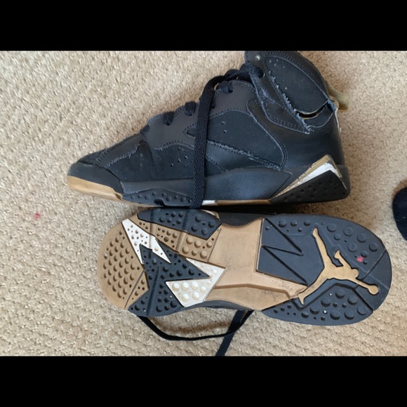 Jordan 7s blk and gold size 4 - Picture 3 of 4